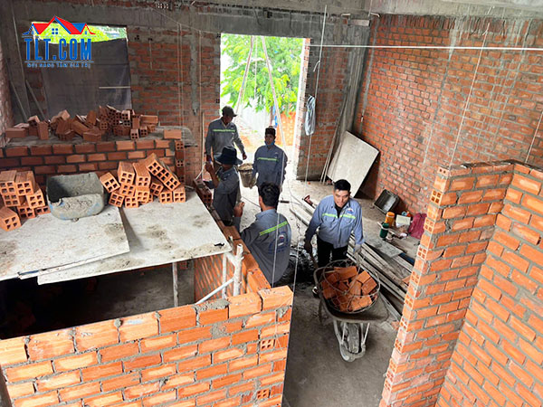 X&acirc;y tường - bao tường
