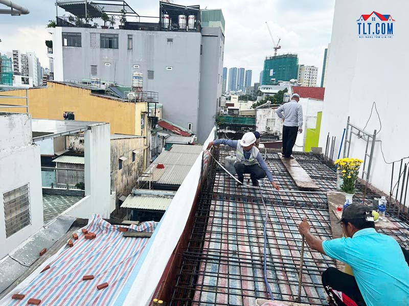 Thi công đo đạc chuẩn bị đổ bê tông