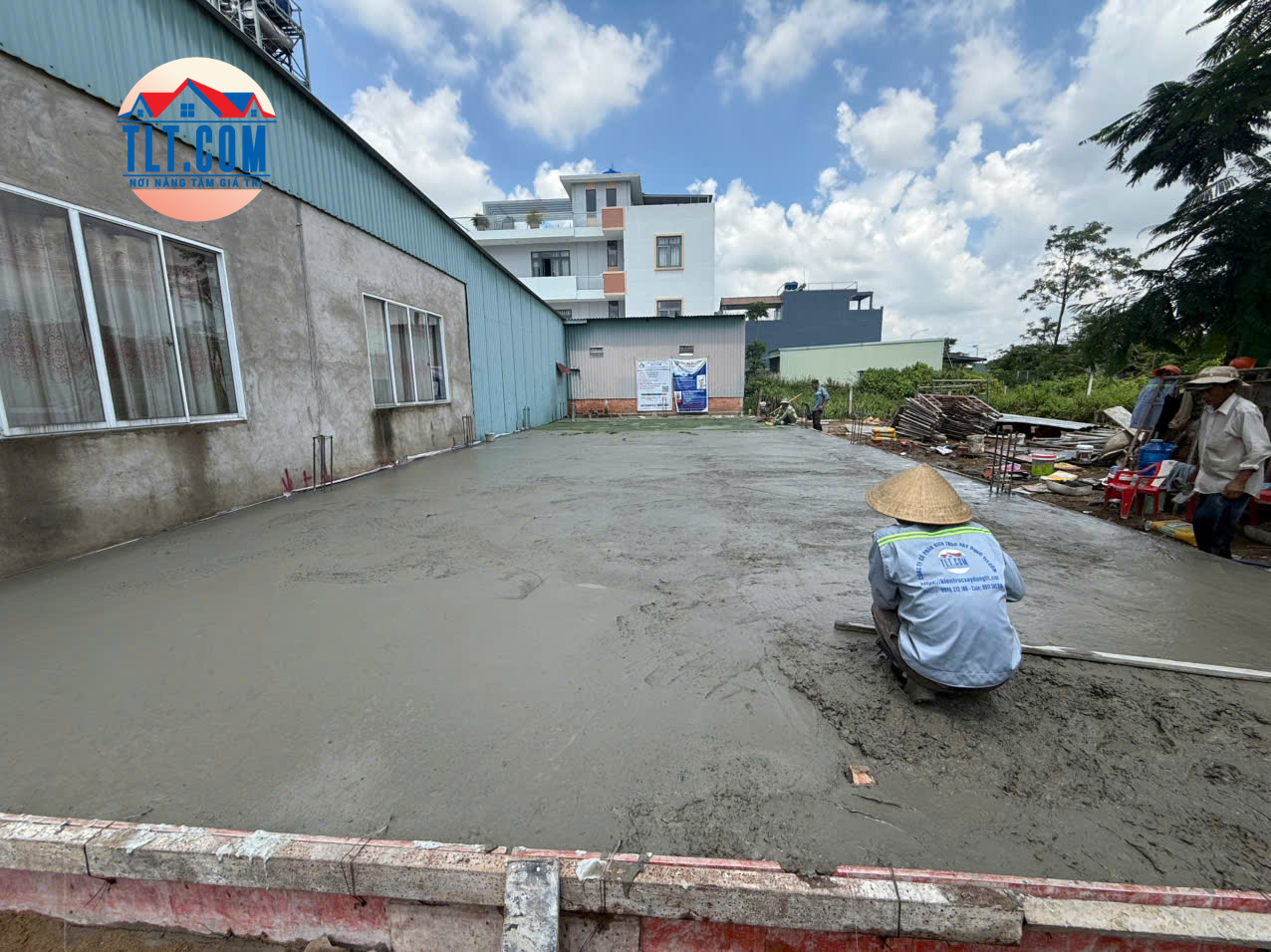 đổ b&ecirc; t&ocirc;ng m&oacute;ng