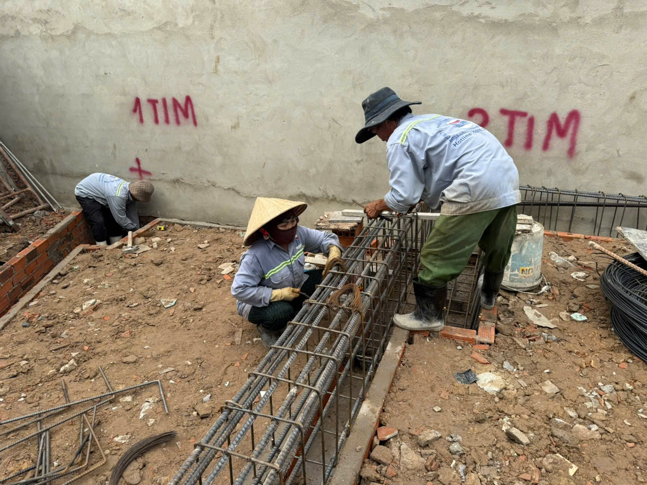 Thi c&ocirc;ng phần m&oacute;ng