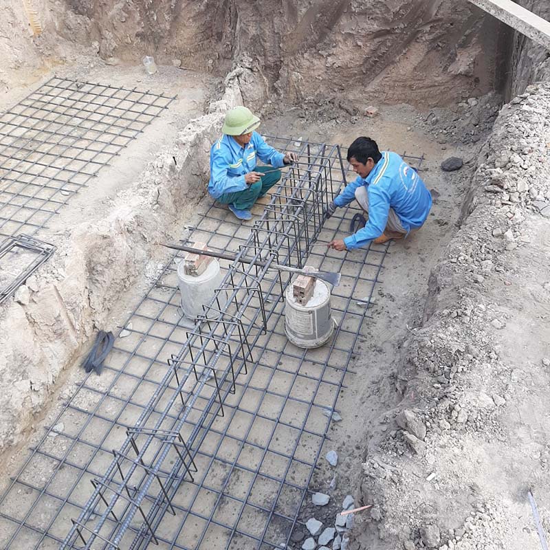 Thi c&ocirc;ng đan sắt m&oacute;ng nh&agrave; 