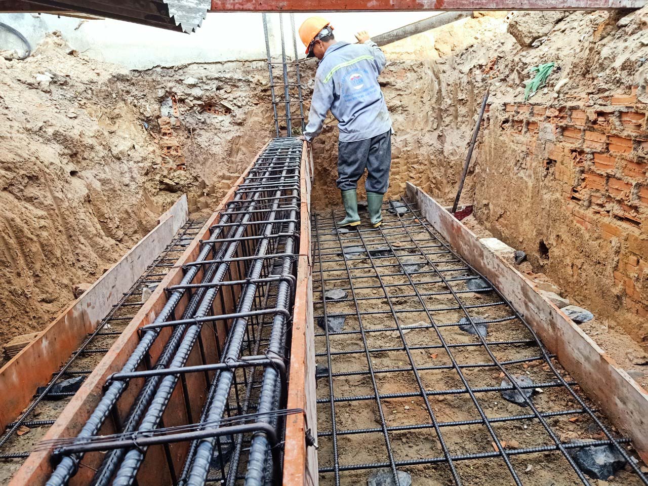Đặt sắt m&oacute;ng 