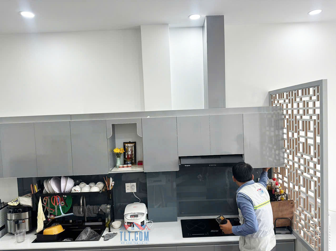 Thi c&ocirc;ng nh&agrave; phần th&ocirc; trọn g&oacute;i