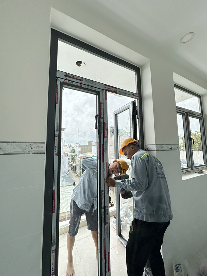 Lặt đặt hệ thống cửa
