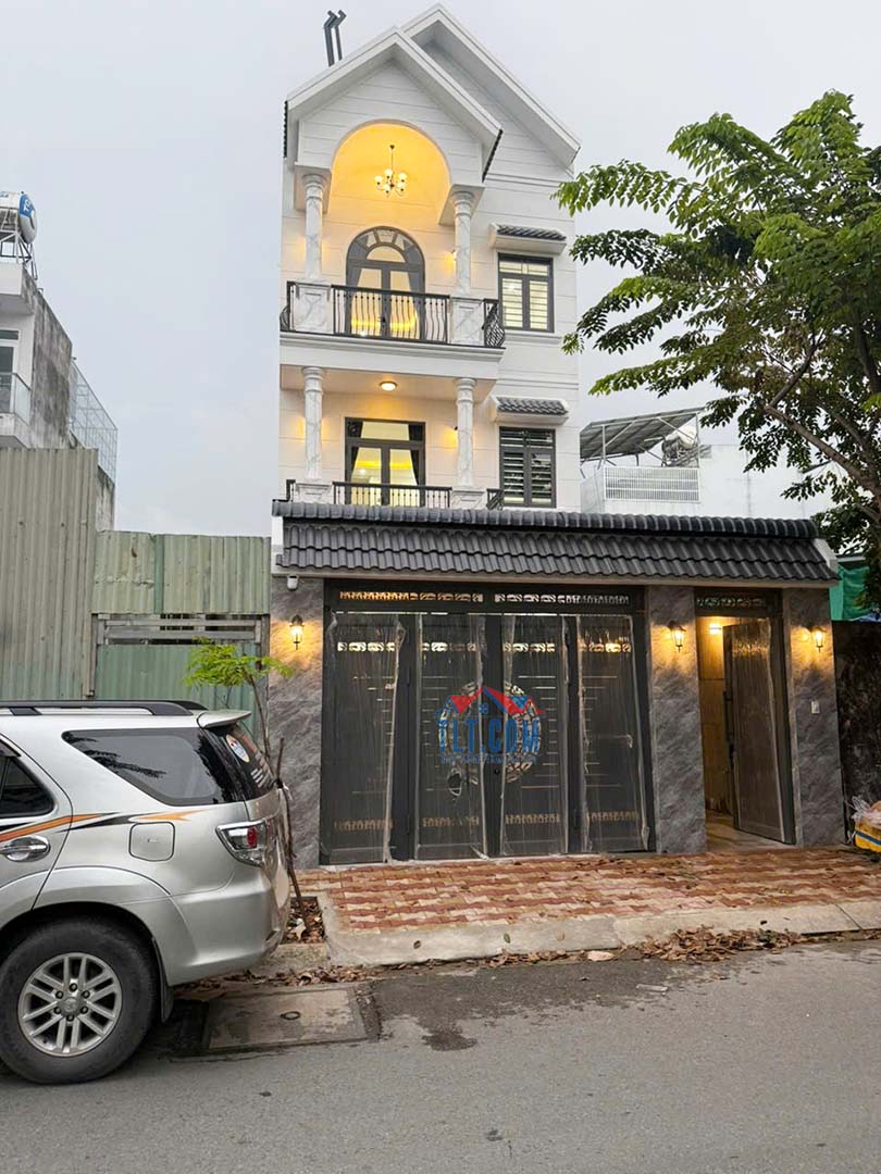 To&agrave;n cảnh nh&agrave; 1 trệt 2 lầu 