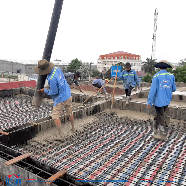 Đổ bê tông công trình xây dựng biệt thự