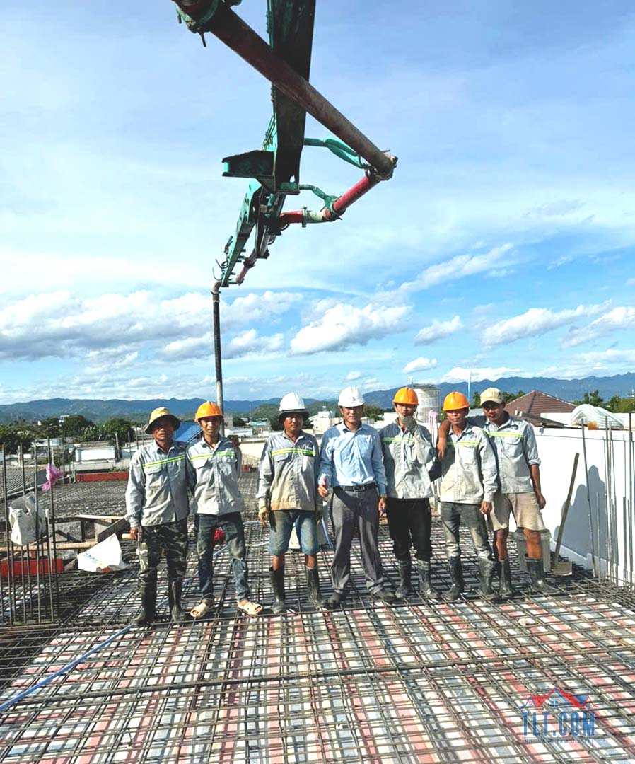 Đội thợ thi c&ocirc;ng x&acirc;y dựng nh&agrave; trọn g&oacute;i tlt