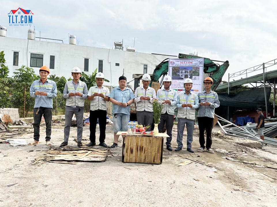 Đội ngũ thi c&ocirc;ng x&acirc;y dựng TLT