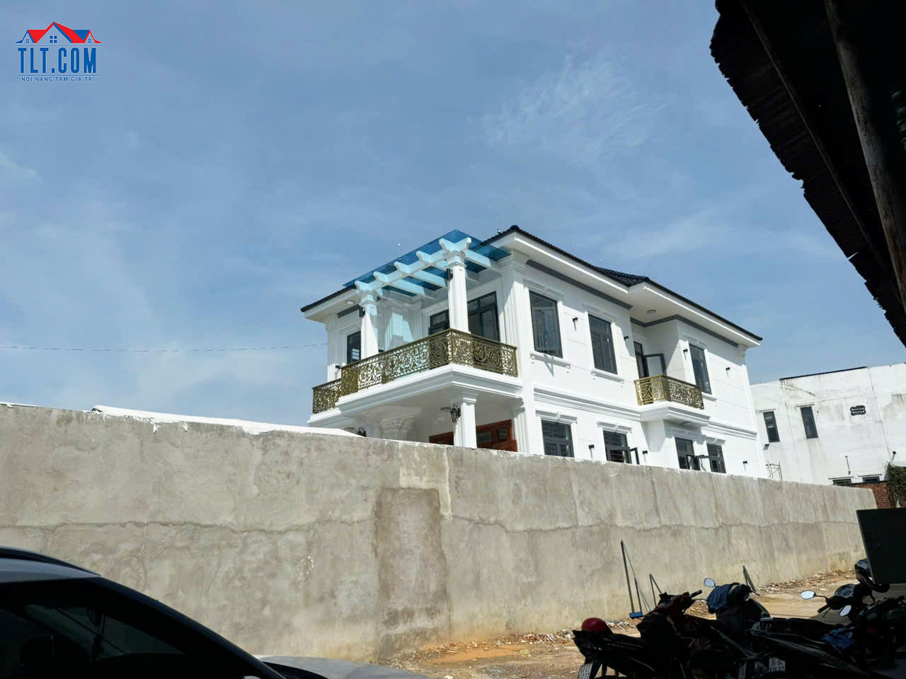 kh&ocirc;ng gian b&ecirc;n ngo&agrave;i của biệt thự 2 tầng