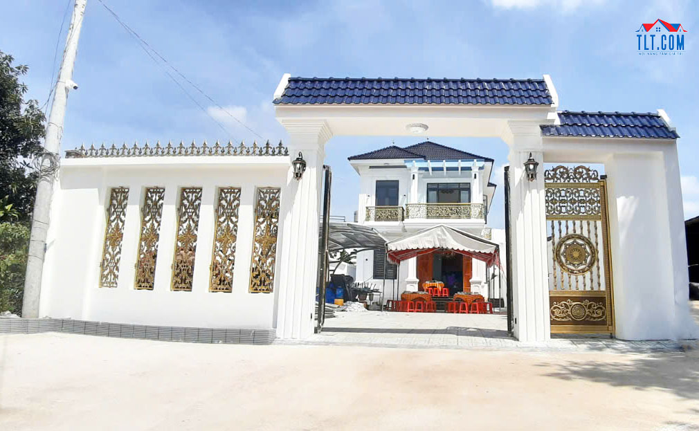 kh&ocirc;ng gian ph&iacute;a trước mặt tiền của ng&ocirc;i nh&agrave;