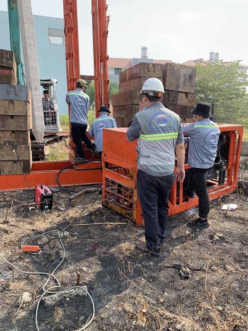 Ép cộc cho phần móng