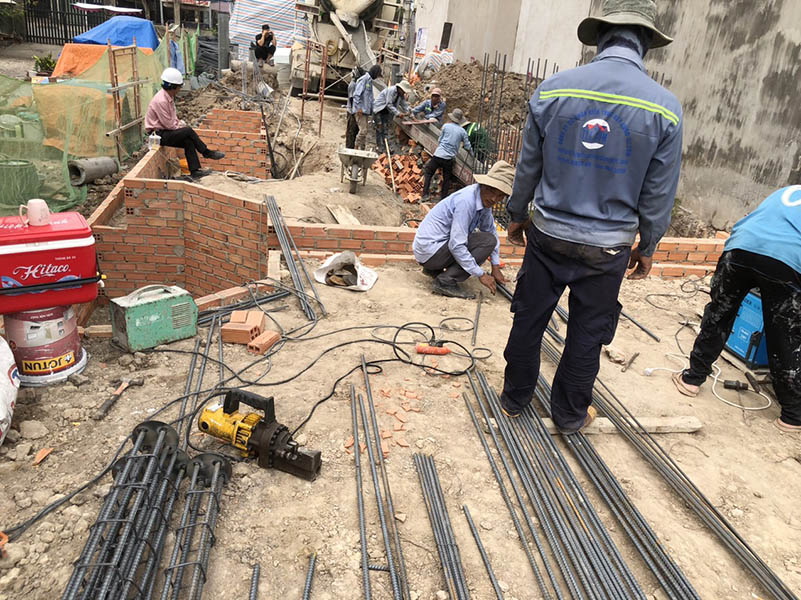 Đo đạc cắt sắt phần móng theo bản vẽ