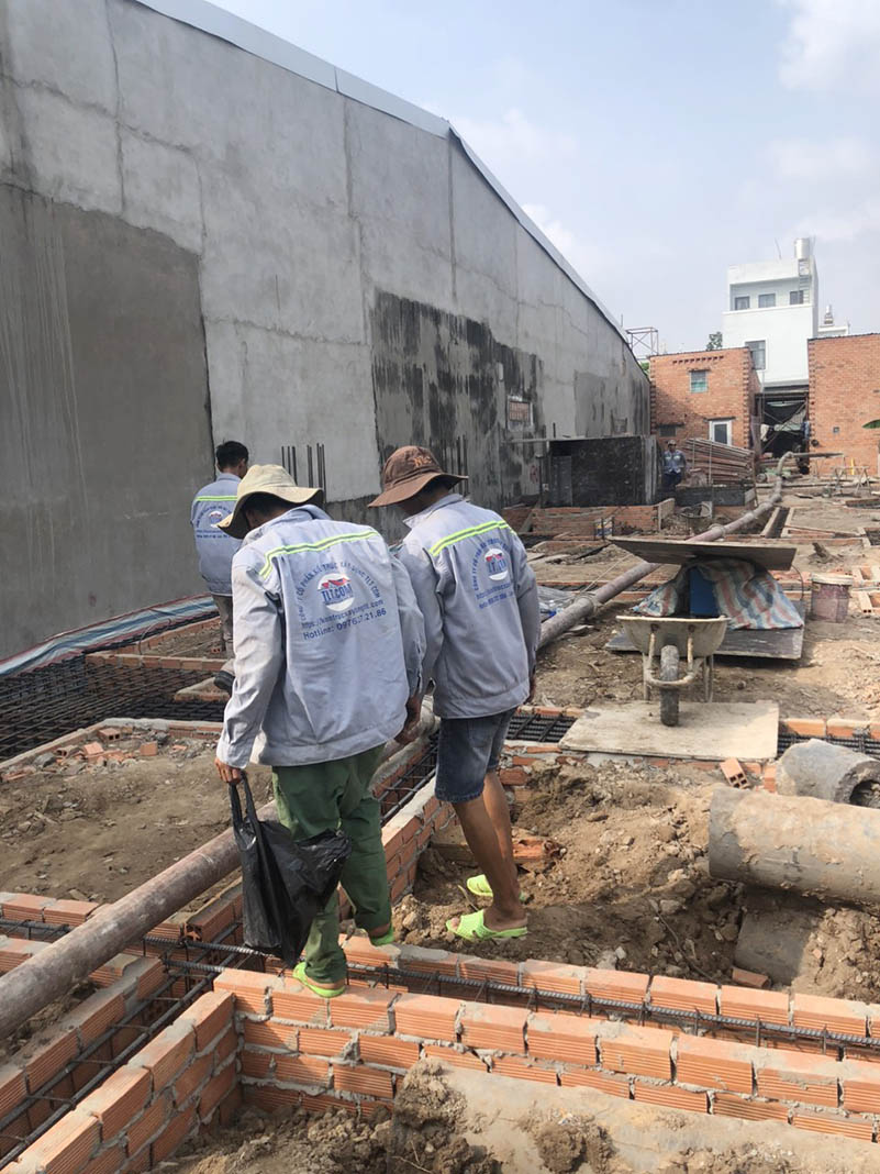 Chuẩn bị đổ bê tông móng và nền