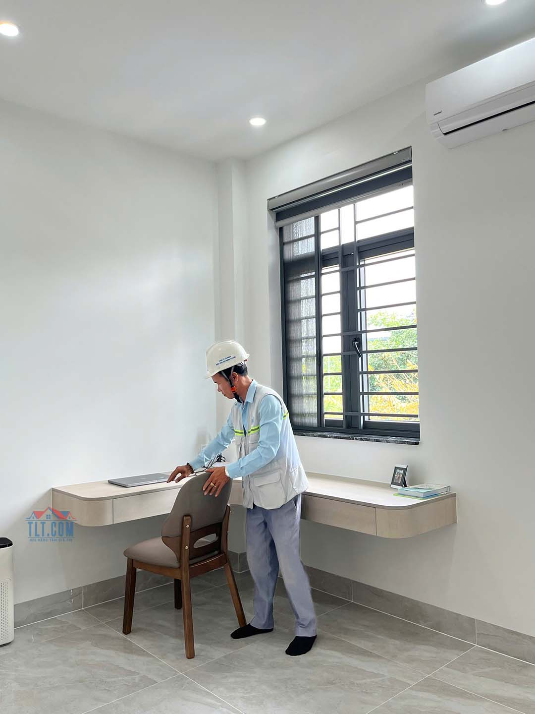 Khu vực b&agrave;n l&agrave;m việc