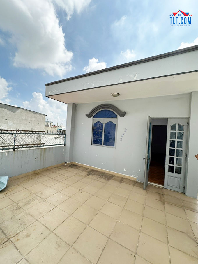nh&agrave; bị xuống cấp