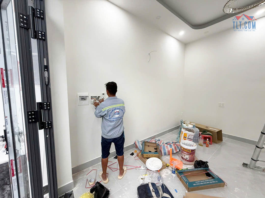 Thi c&ocirc;ng ho&agrave;n thiện nh&agrave; trọn g&oacute;i