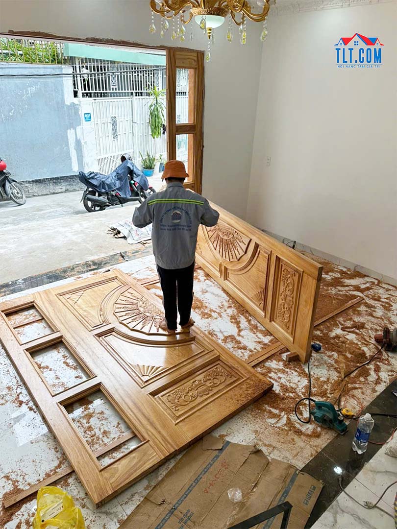 Thi c&ocirc;ng lắp đặt cửa ch&iacute;nh