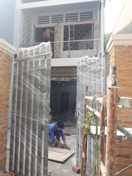Tiến h&agrave;nh sơn, cải tạo to&agrave;n bộ mặt tiền