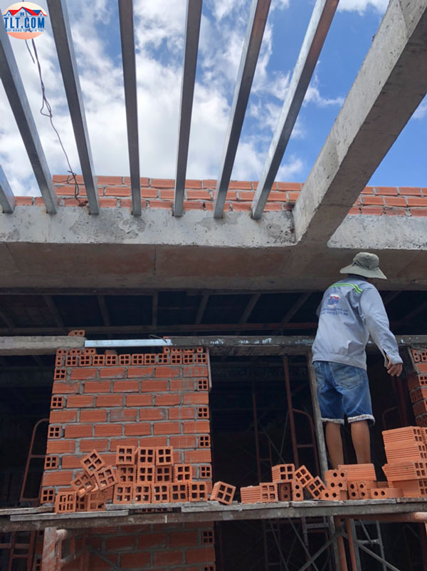 Thi c&ocirc;ng phần th&ocirc; nh&agrave; phố nh&agrave; 1 trệt 2 lầu Long An