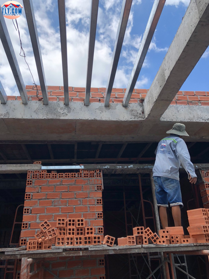 Bao gạch hạng mục thi c&ocirc;ng ph&acirc;̀n th&ocirc;
