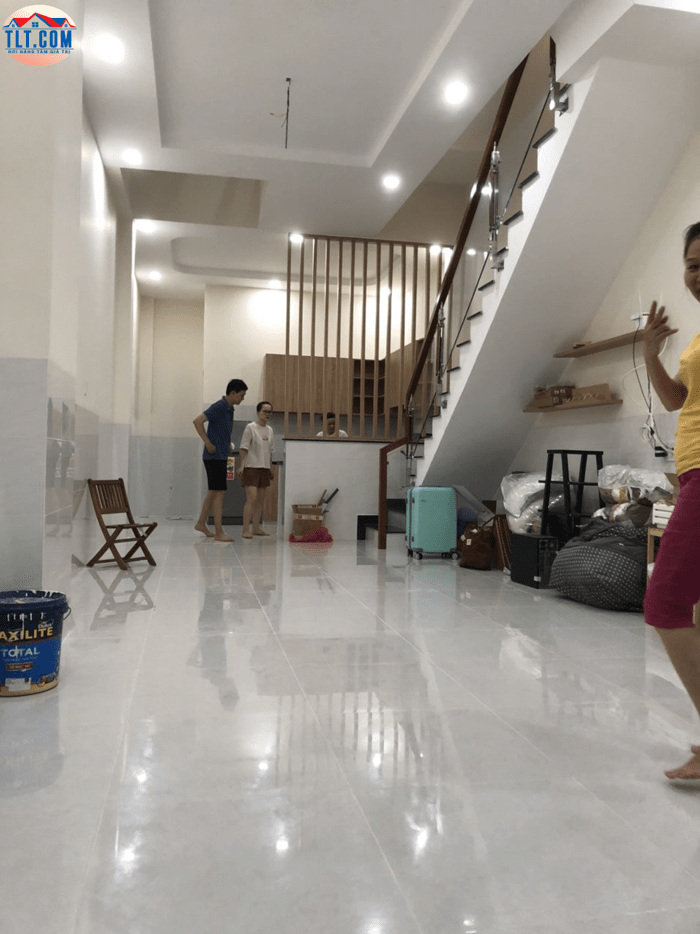 Ho&agrave;n thiện nội thất b&ecirc;n trong nh&agrave;